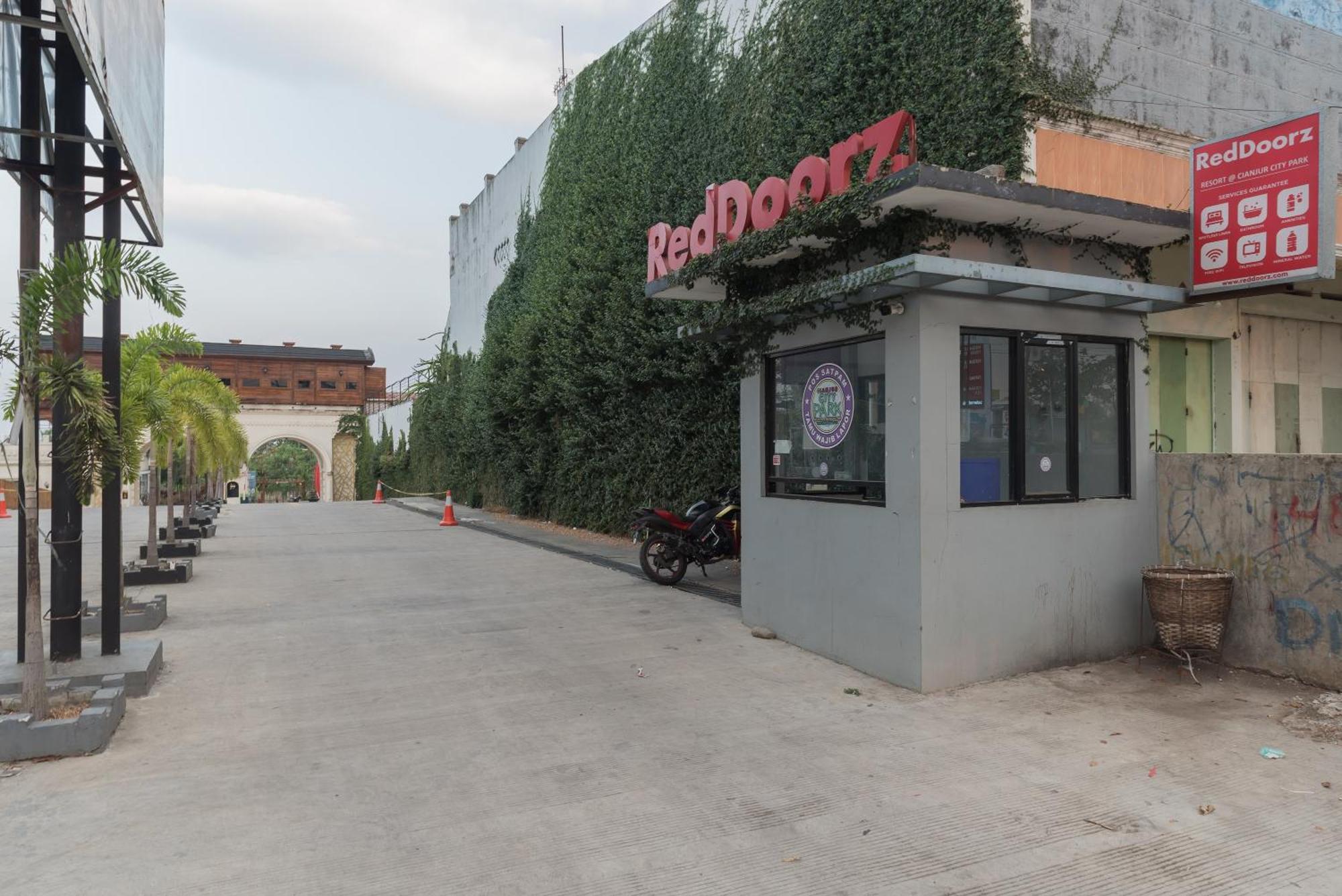 Urbanview Hotel Cianjur City Park By Reddoorz Zewnętrze zdjęcie